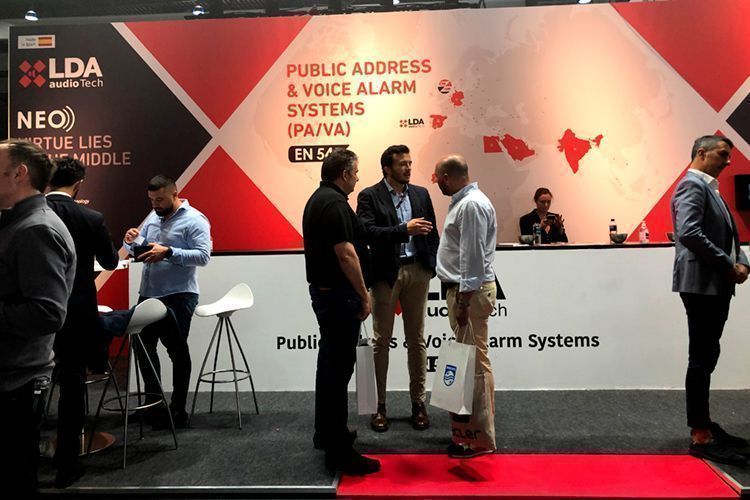 LDA Stand 2 HI