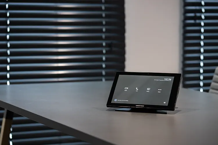 AmRest Crestron 8 HI