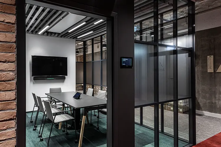 AmRest Crestron 9 HI